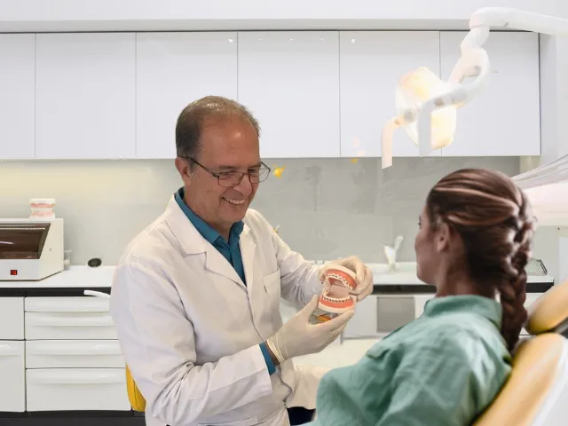 مشاوره ارتودنسی - راهنمای کامل اولین وزیت برای درمان اصولی